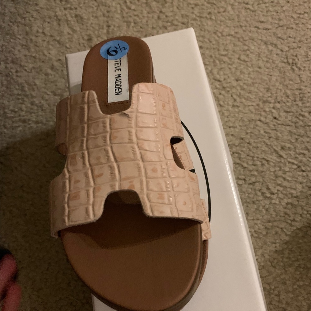 Steve Madden pink croc retail 48 size 6.5